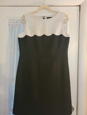 Sleeveless Black and White Scallop Sheath Dress
